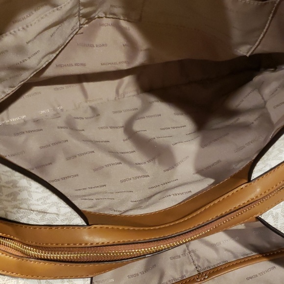 Authentic Michael kors bag - Picture 5 of 8